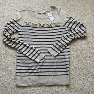Loft top with jewel detail